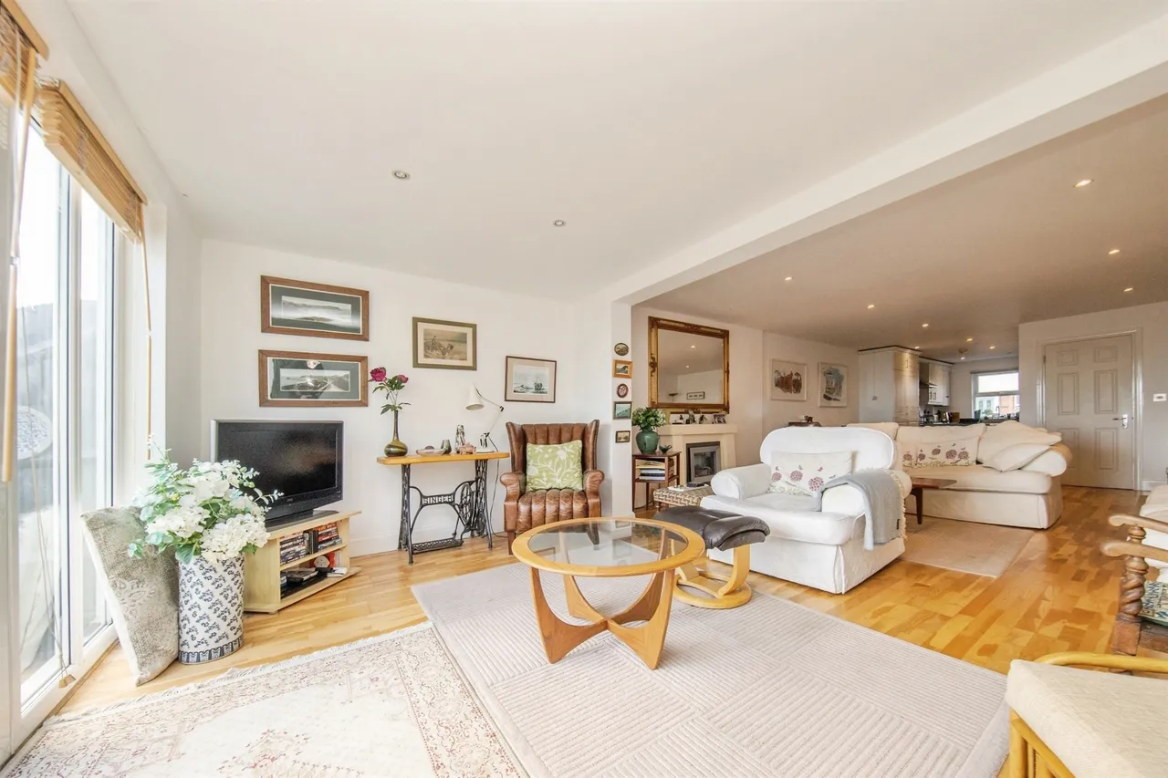 Green Lane, Walton On The Naze, CO14, photo 3