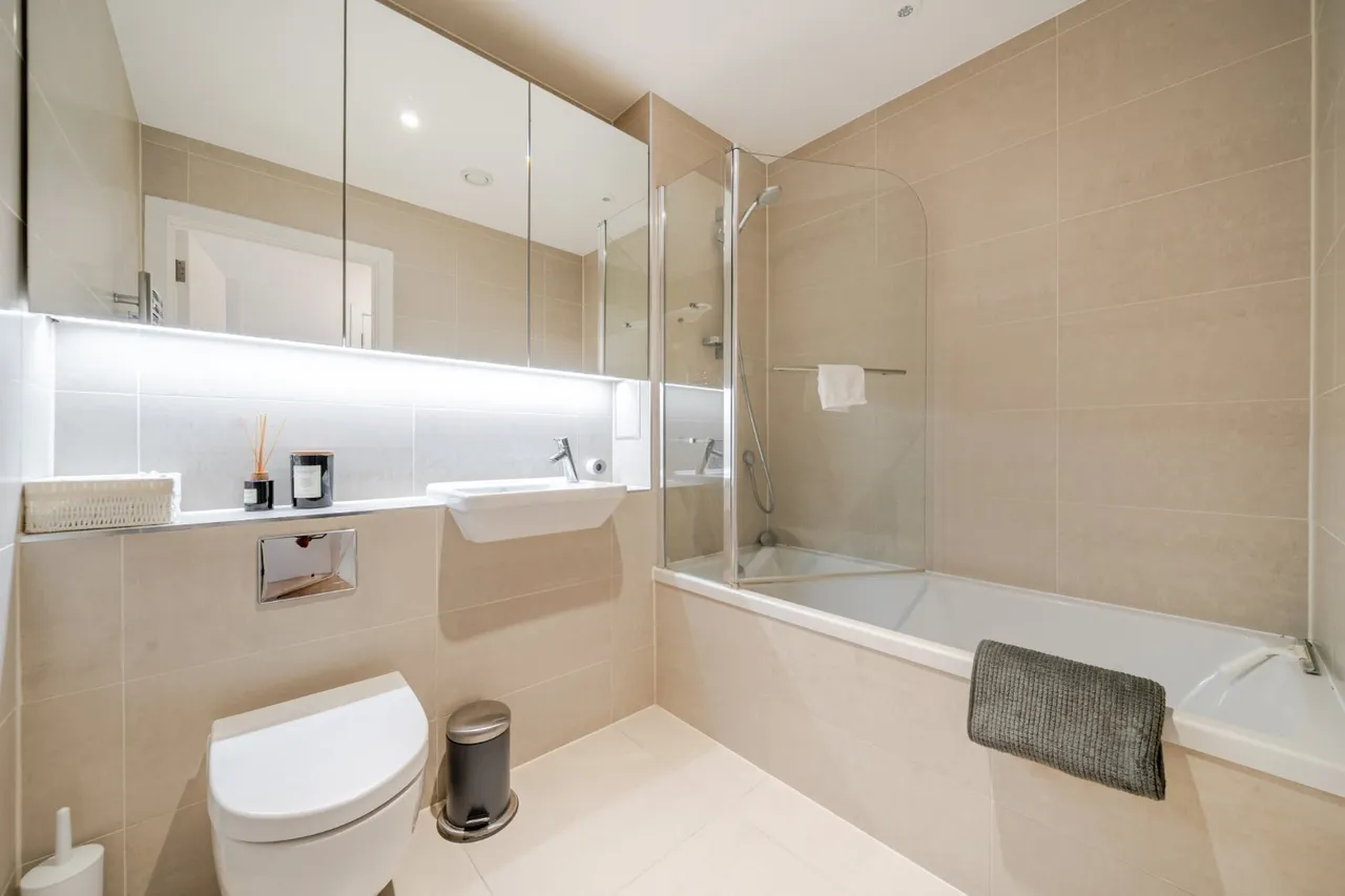 Vinery Way, Hammersmith, London, W6, photo 4