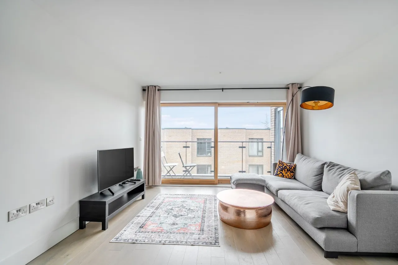 1 bed flat to rent — Vinery Way, Hammersmith, London, W6