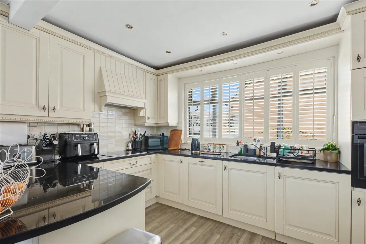 Bye Pass Road, Chilwell, NG9, photo 4