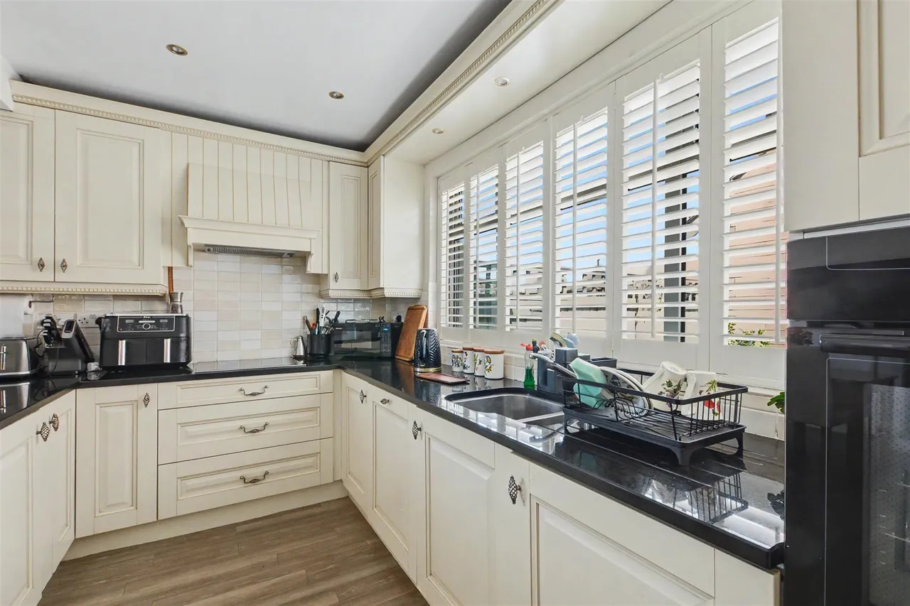 Bye Pass Road, Chilwell, NG9, photo 9