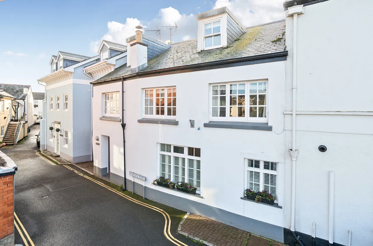 4 bed property for sale, Penrhyn Place, Strand, TQ14