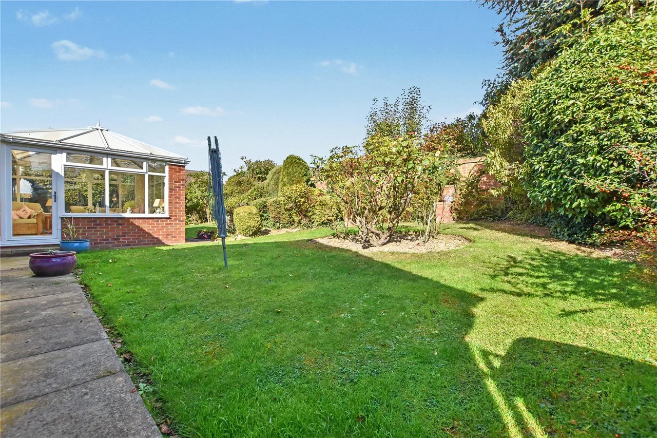 Hill Top Close, Tingley, WF3, photo 28