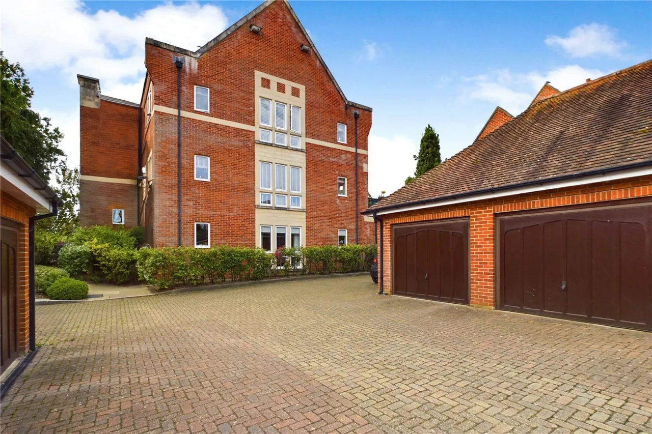 Abbey Gardens, Upper Woolhampton, RG7, photo 9
