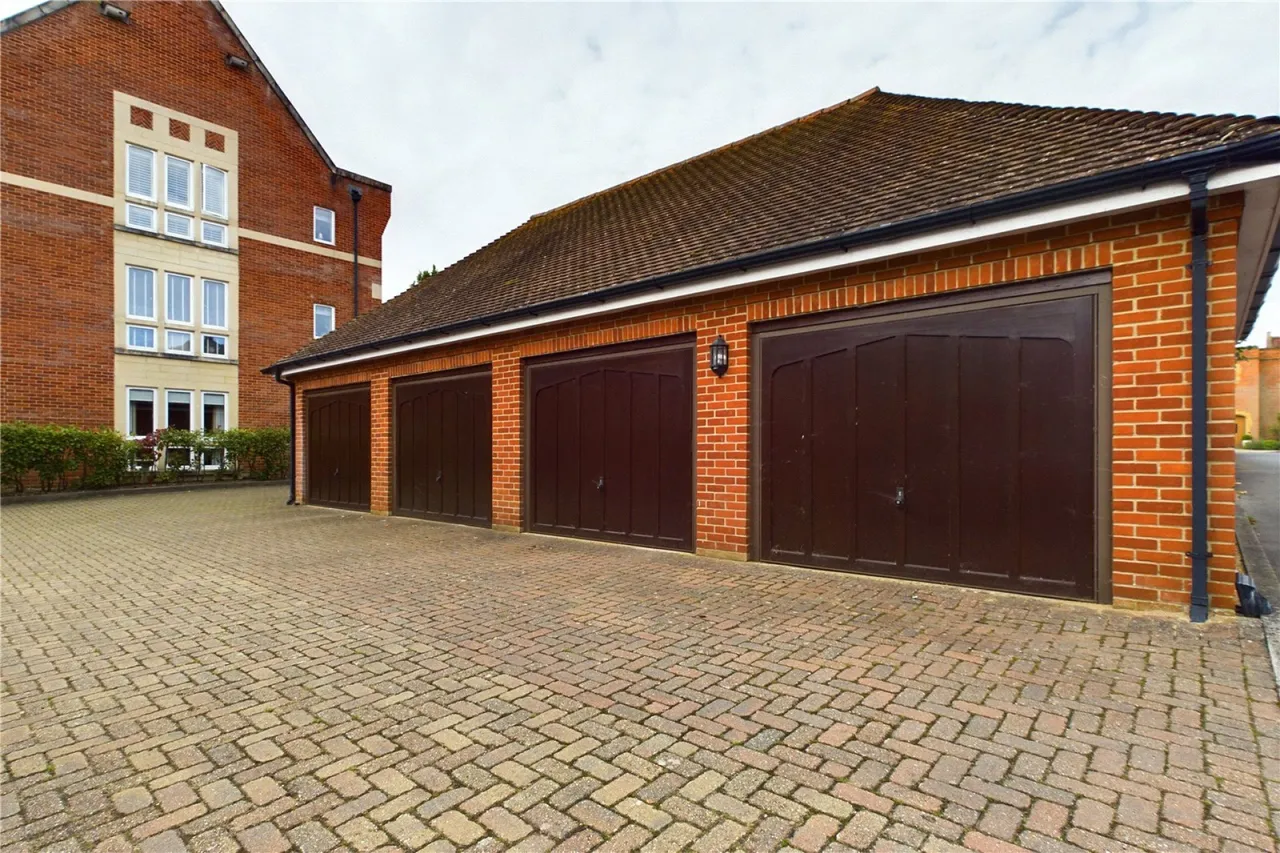 Abbey Gardens, Upper Woolhampton, RG7, photo 18