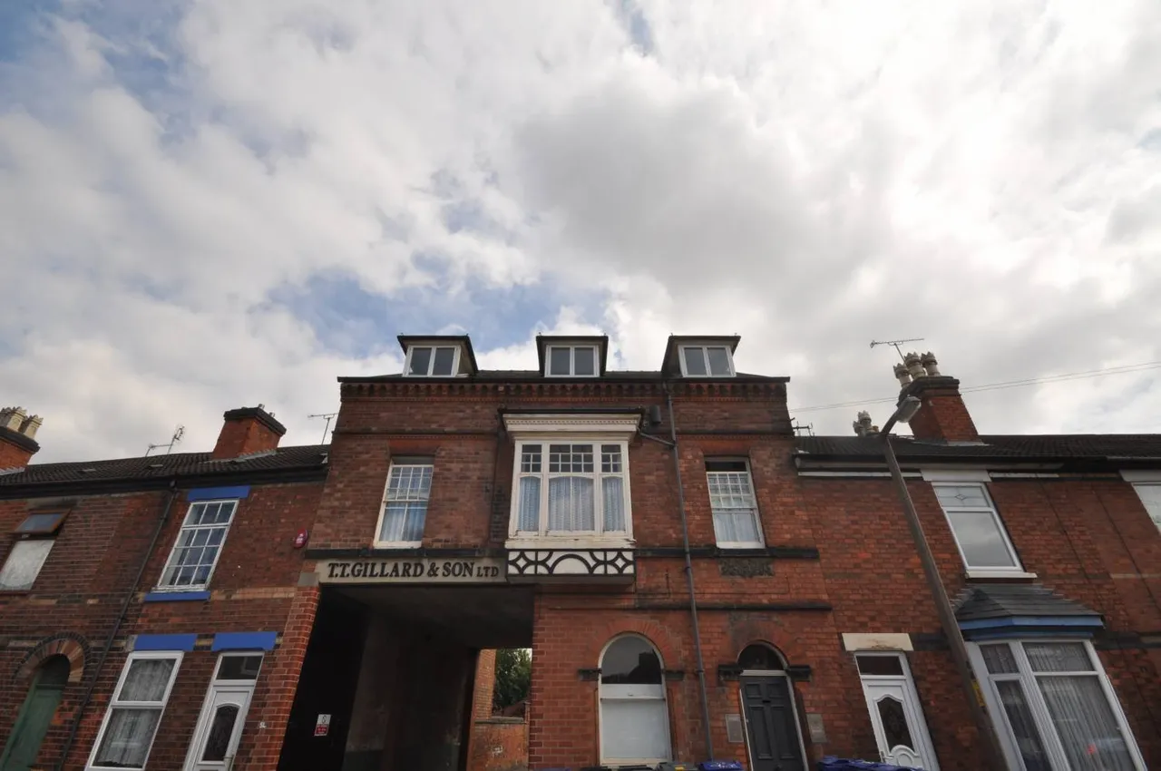 1 bed flat to rent, Blackpool Street, Burton-on-Trent, DE14