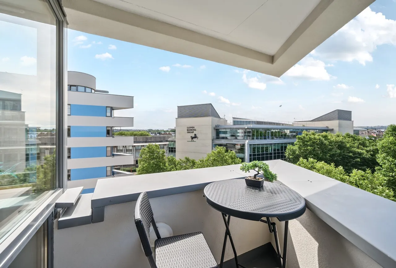 2 bed flat for sale — Canons Way, Bristol, BS1 5LN