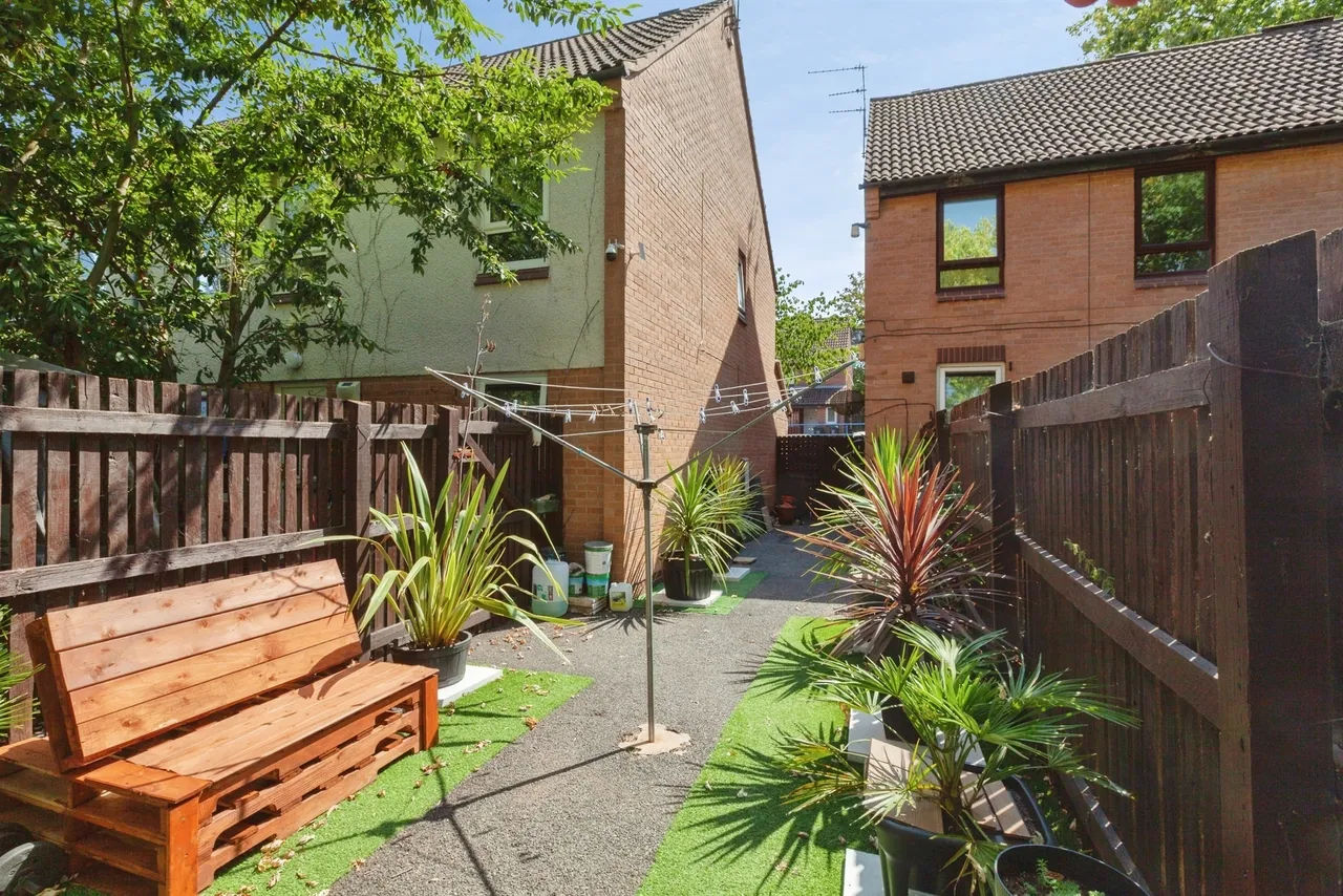 Ipswich Close, LEICESTER, photo 6