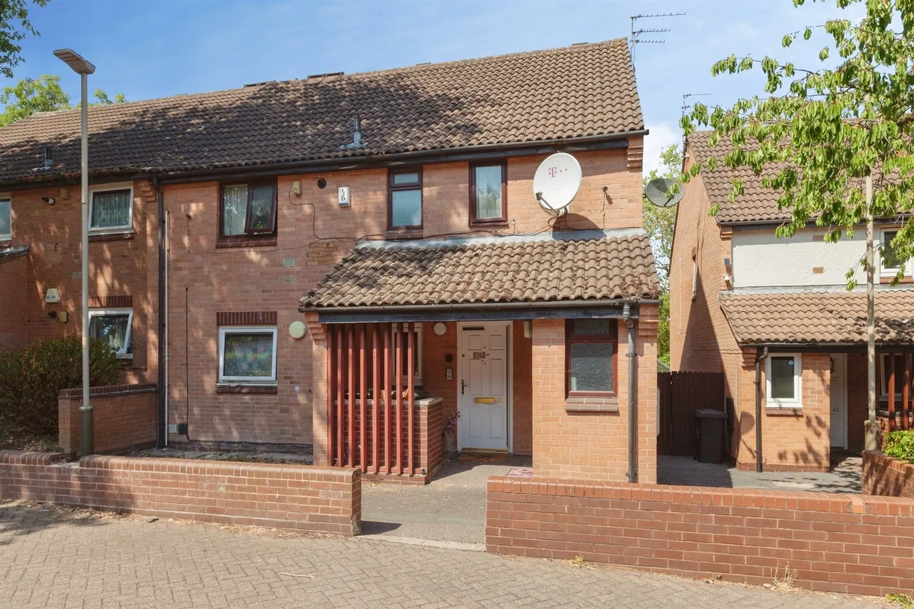 2 bed flat for sale — Ipswich Close, LEICESTER