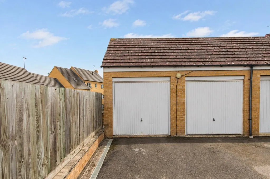 School Lane, Higham Ferrers, photo 12
