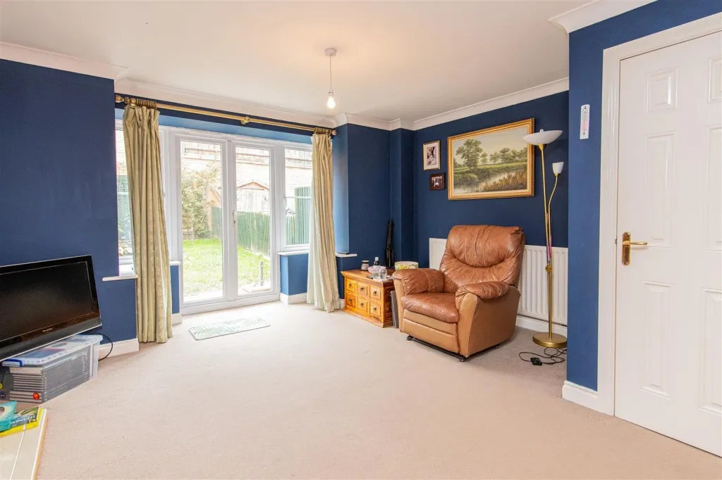 School Lane, Higham Ferrers, photo 3