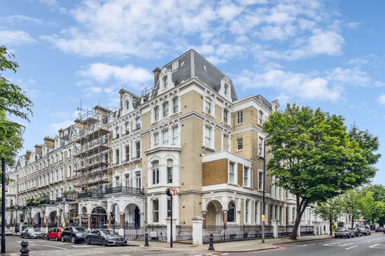 1 bed flat to rent, Redcliffe Square, London, SW10