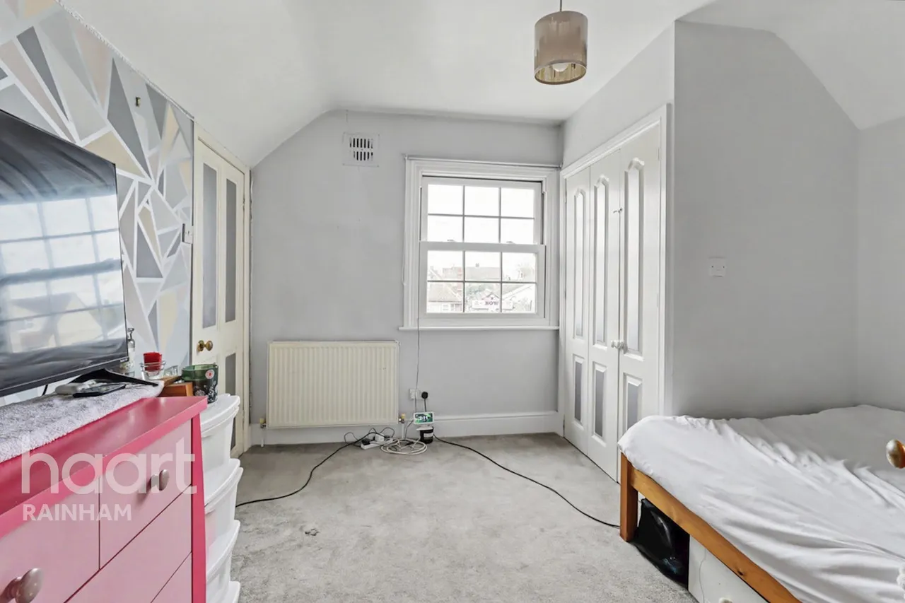 Upminster Road North, Rainham, RM13, photo 14