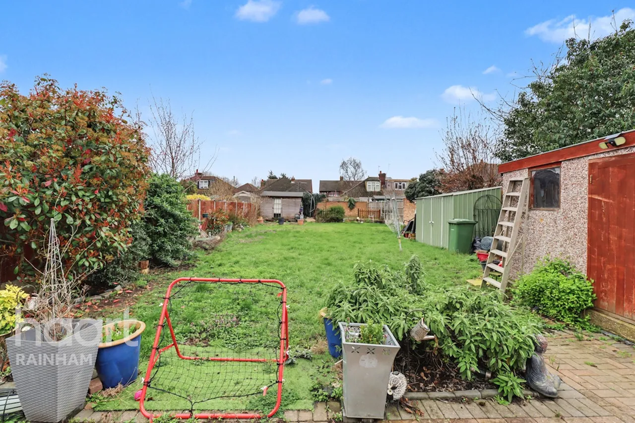 Upminster Road North, Rainham, RM13, photo 17