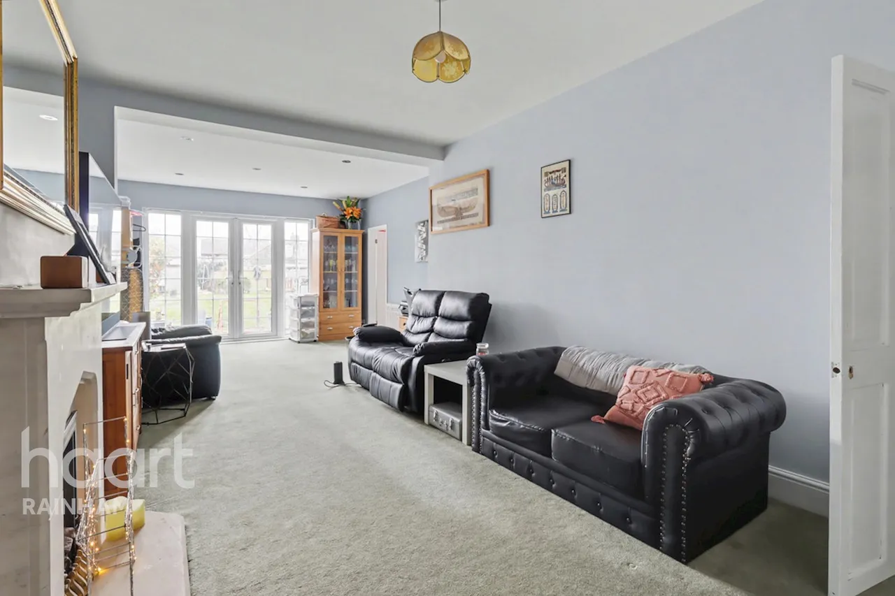 Upminster Road North, Rainham, RM13, photo 6