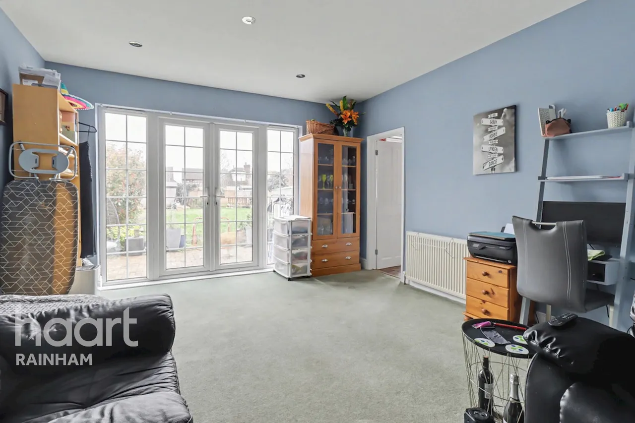 Upminster Road North, Rainham, RM13, photo 7
