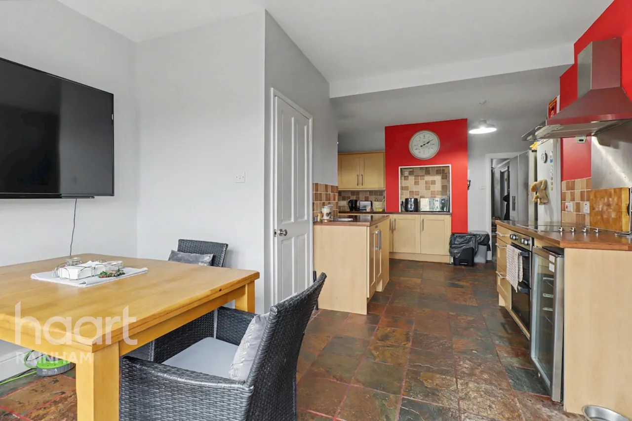 Upminster Road North, Rainham, RM13, photo 8