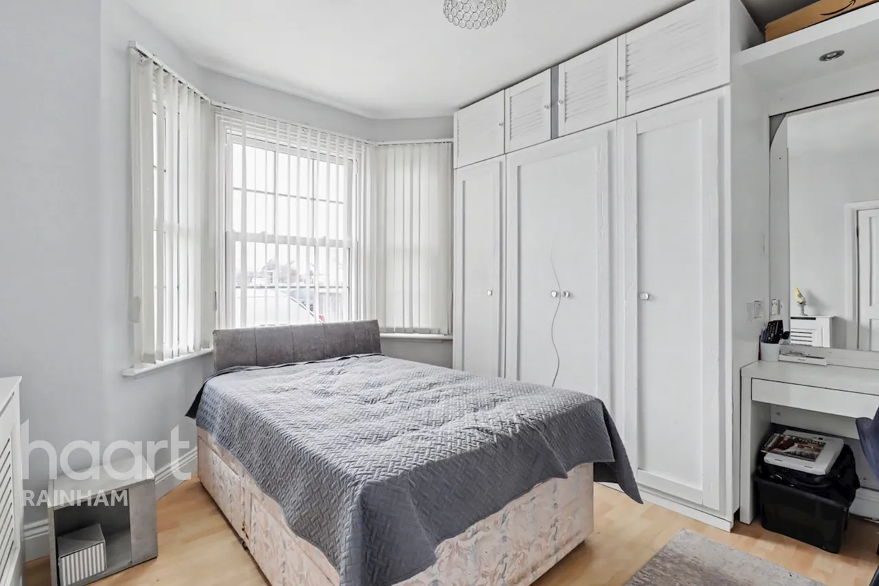 Upminster Road North, Rainham, RM13, photo 9