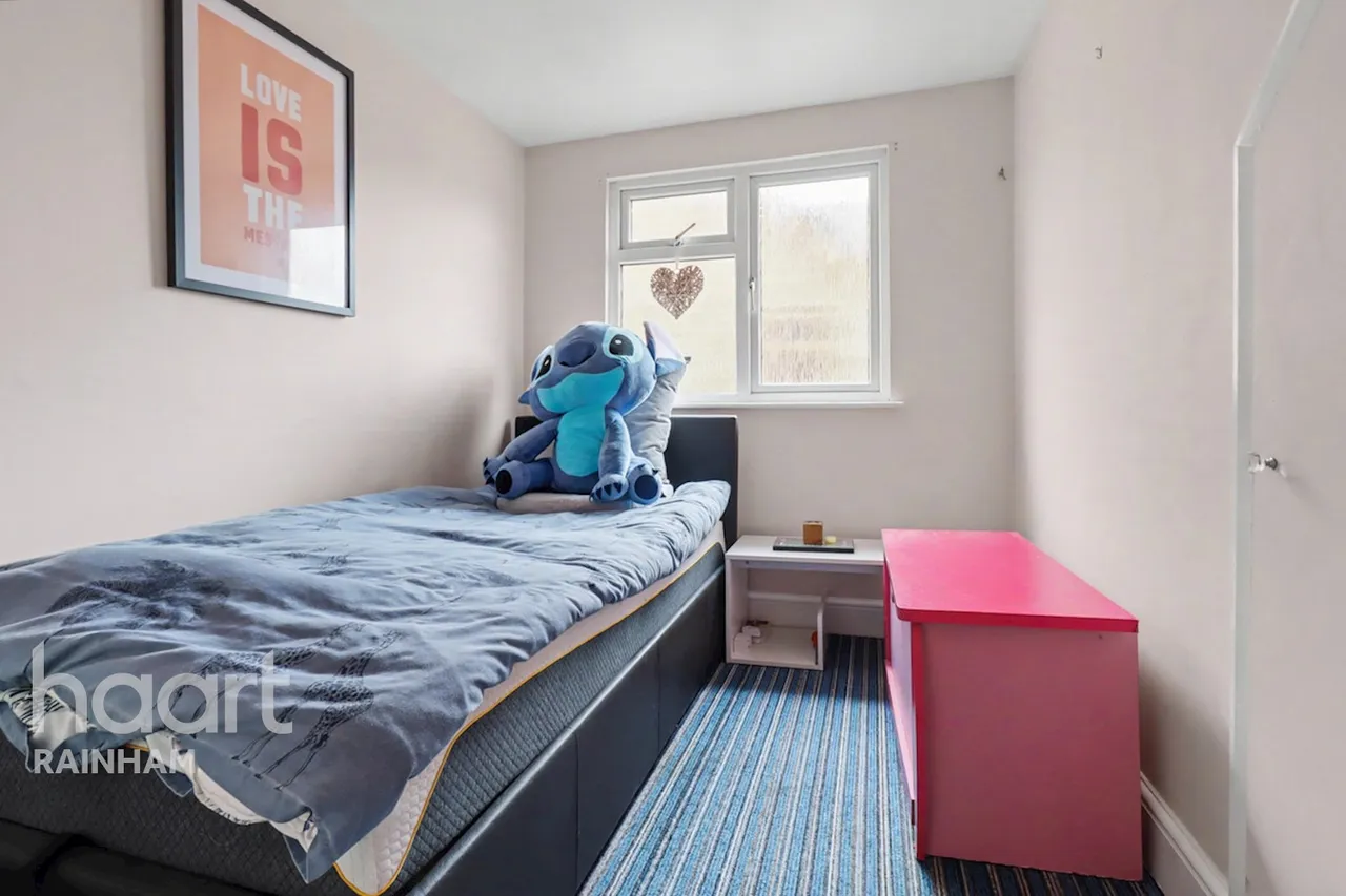Upminster Road North, Rainham, RM13, photo 13