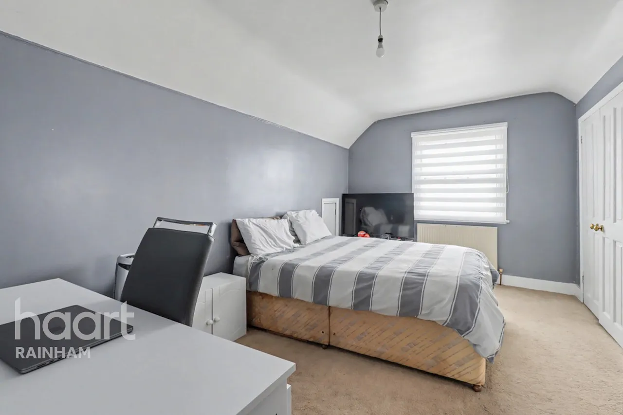 Upminster Road North, Rainham, RM13, photo 11