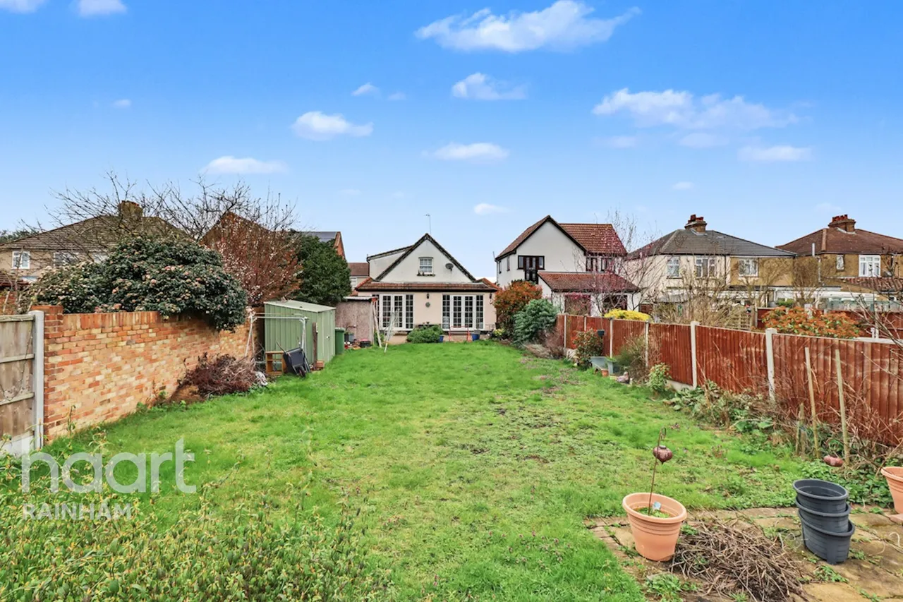 Upminster Road North, Rainham, RM13, photo 5