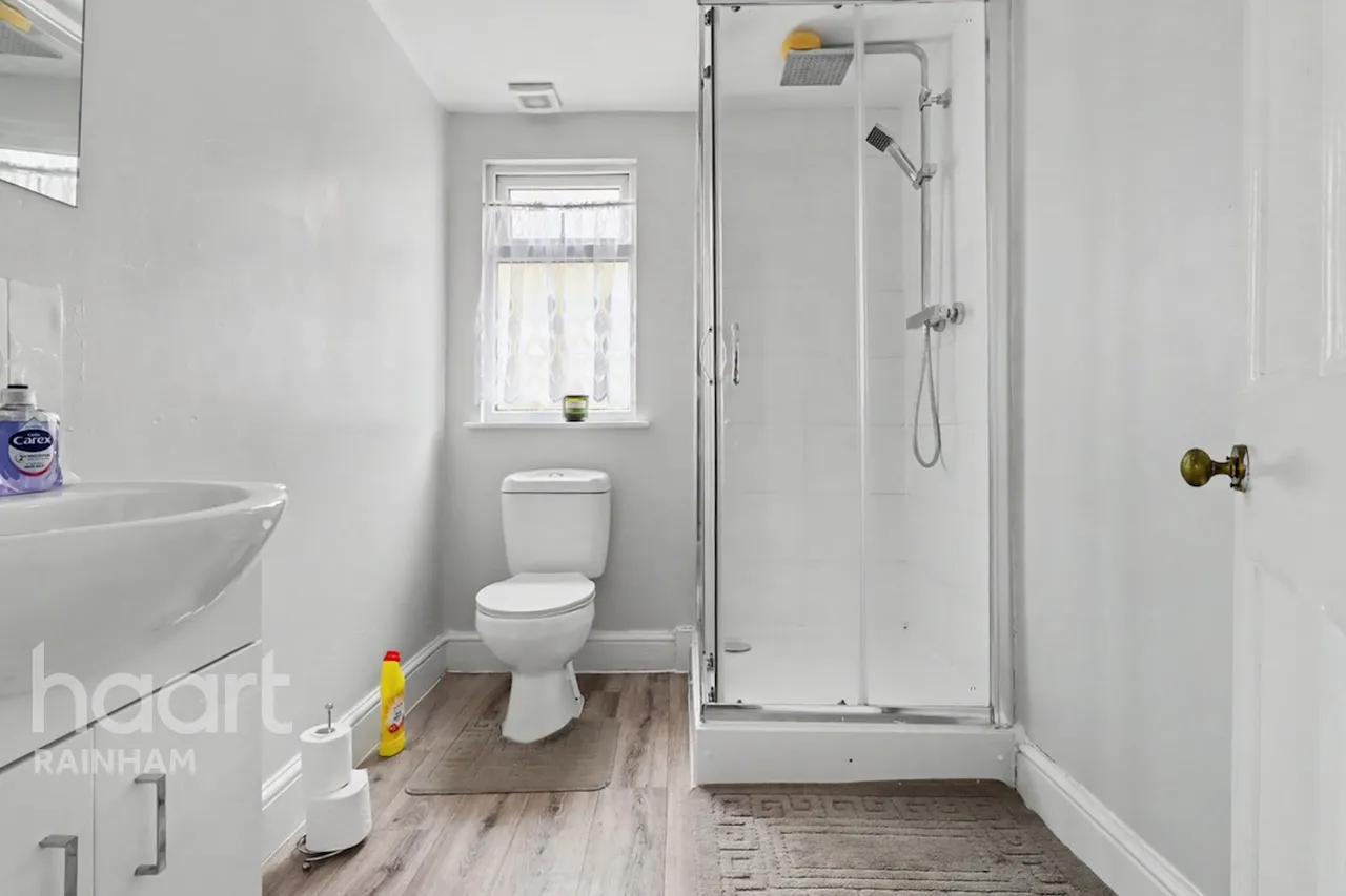 Upminster Road North, Rainham, RM13, photo 12