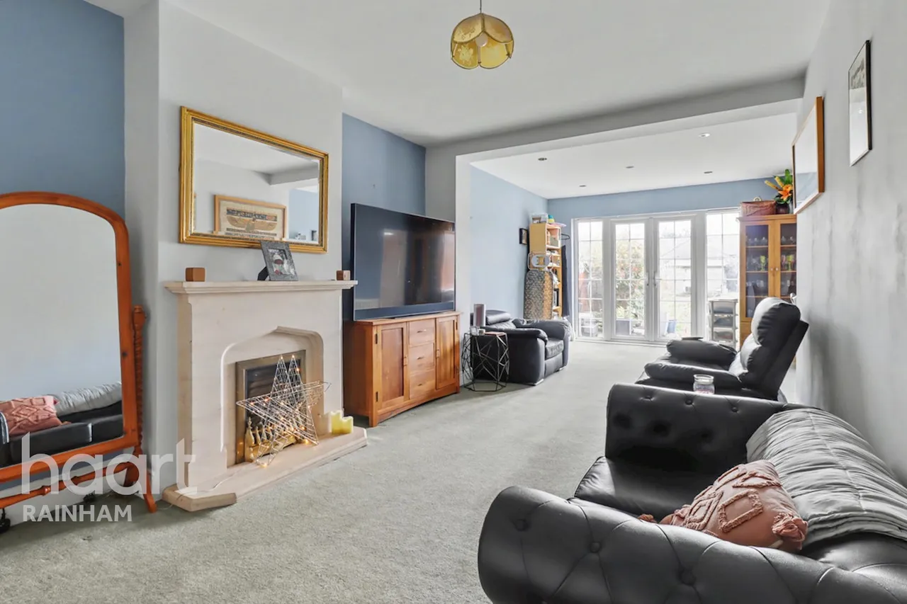 Upminster Road North, Rainham, RM13, photo 2