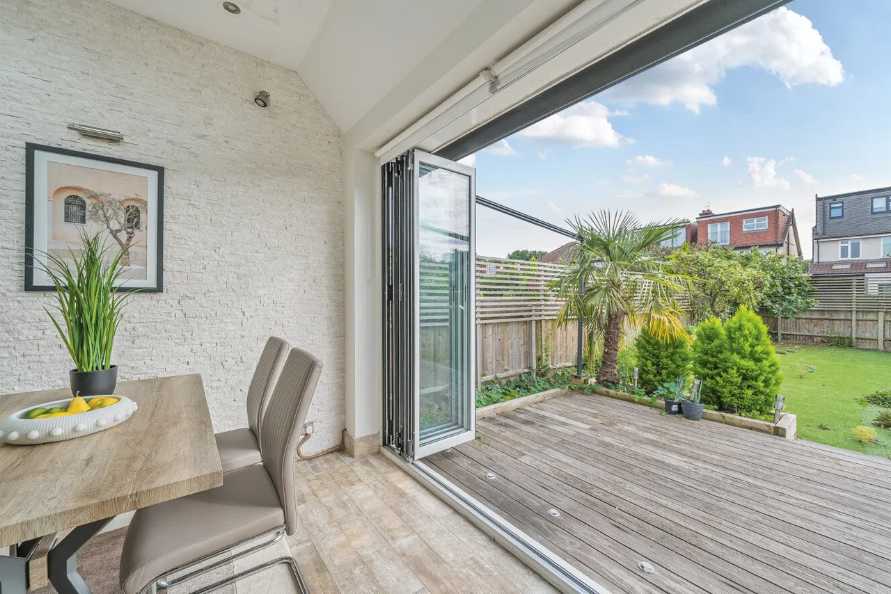 Camberley Avenue, Raynes Park, London, SW20, photo 6