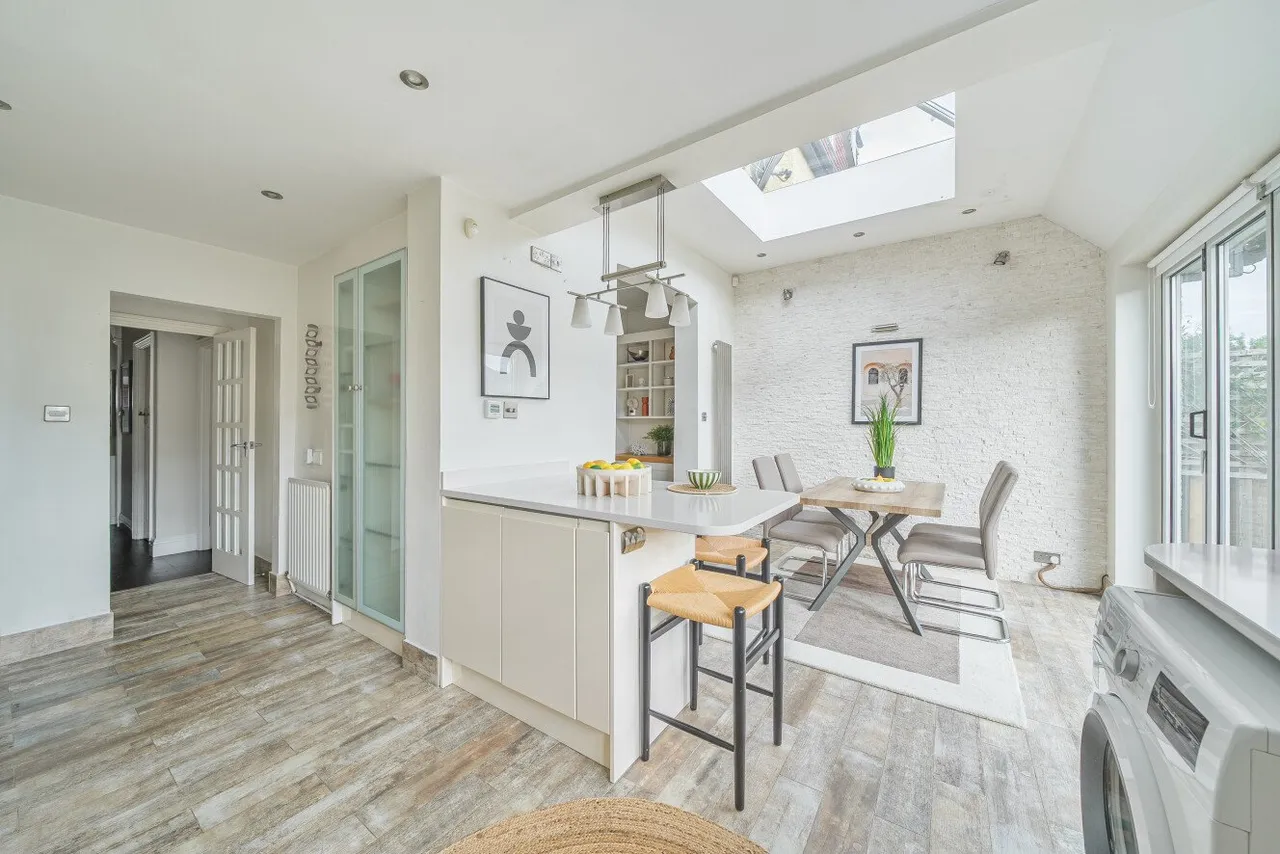 Camberley Avenue, Raynes Park, London, SW20, photo 9