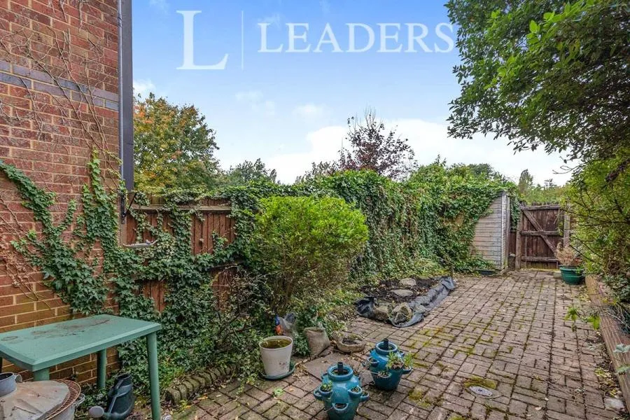 Farriers Close, Epsom, KT17, photo 10