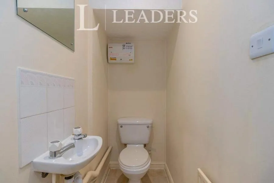 Farriers Close, Epsom, KT17, photo 9