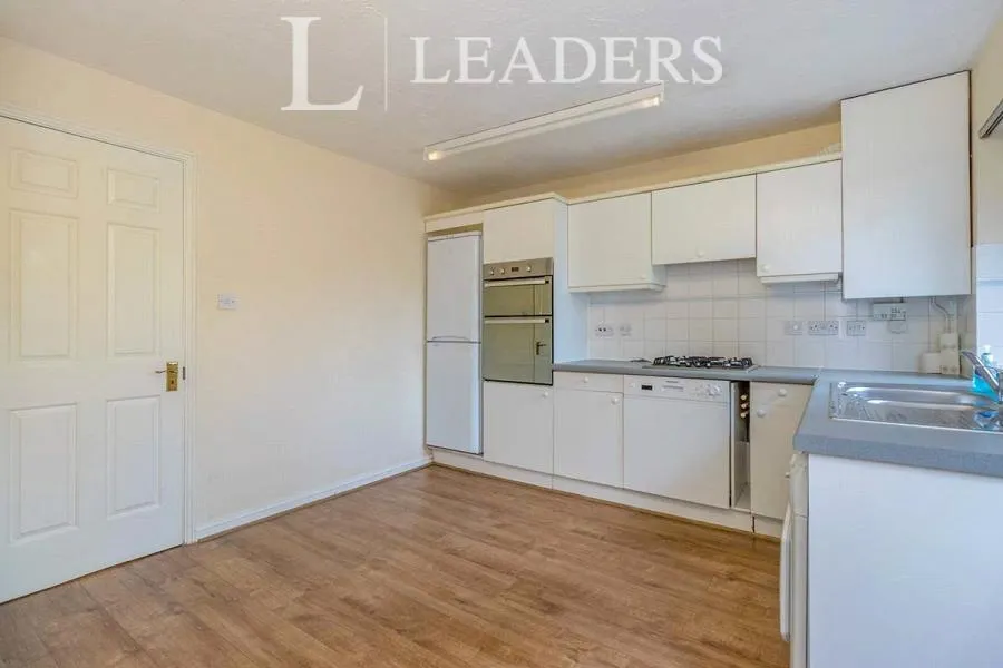 Farriers Close, Epsom, KT17, photo 2
