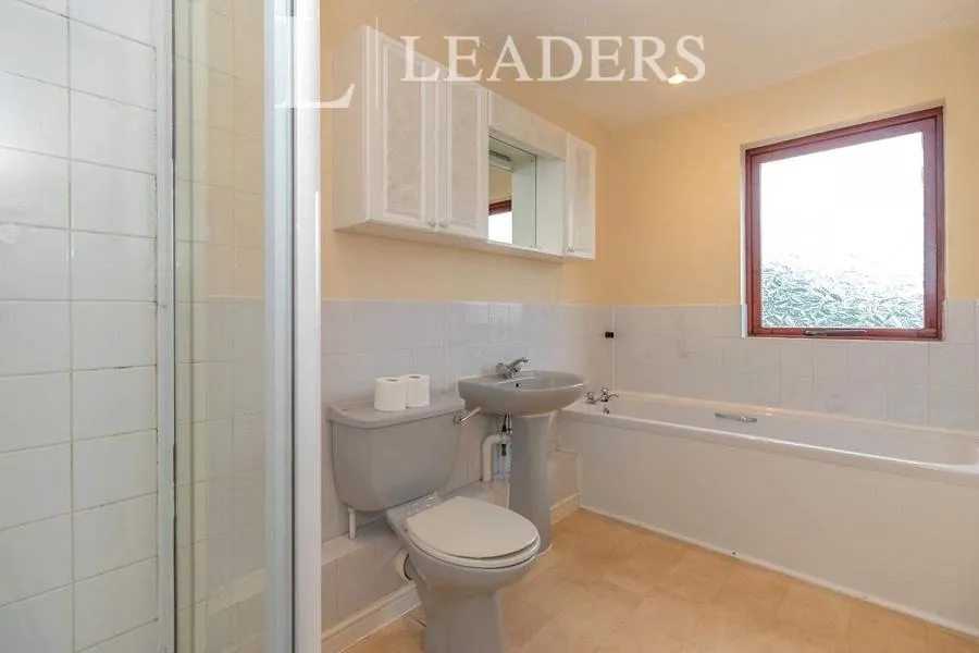 Farriers Close, Epsom, KT17, photo 8