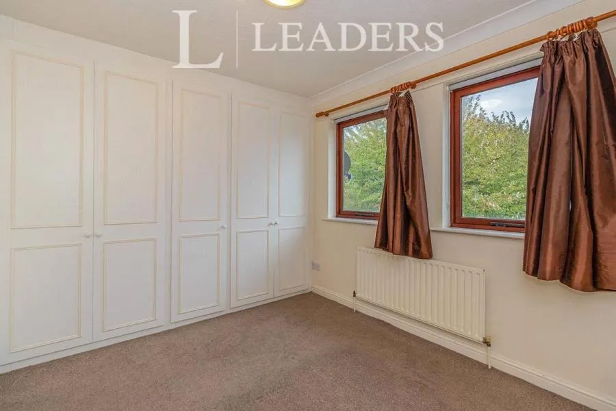 Farriers Close, Epsom, KT17, photo 6