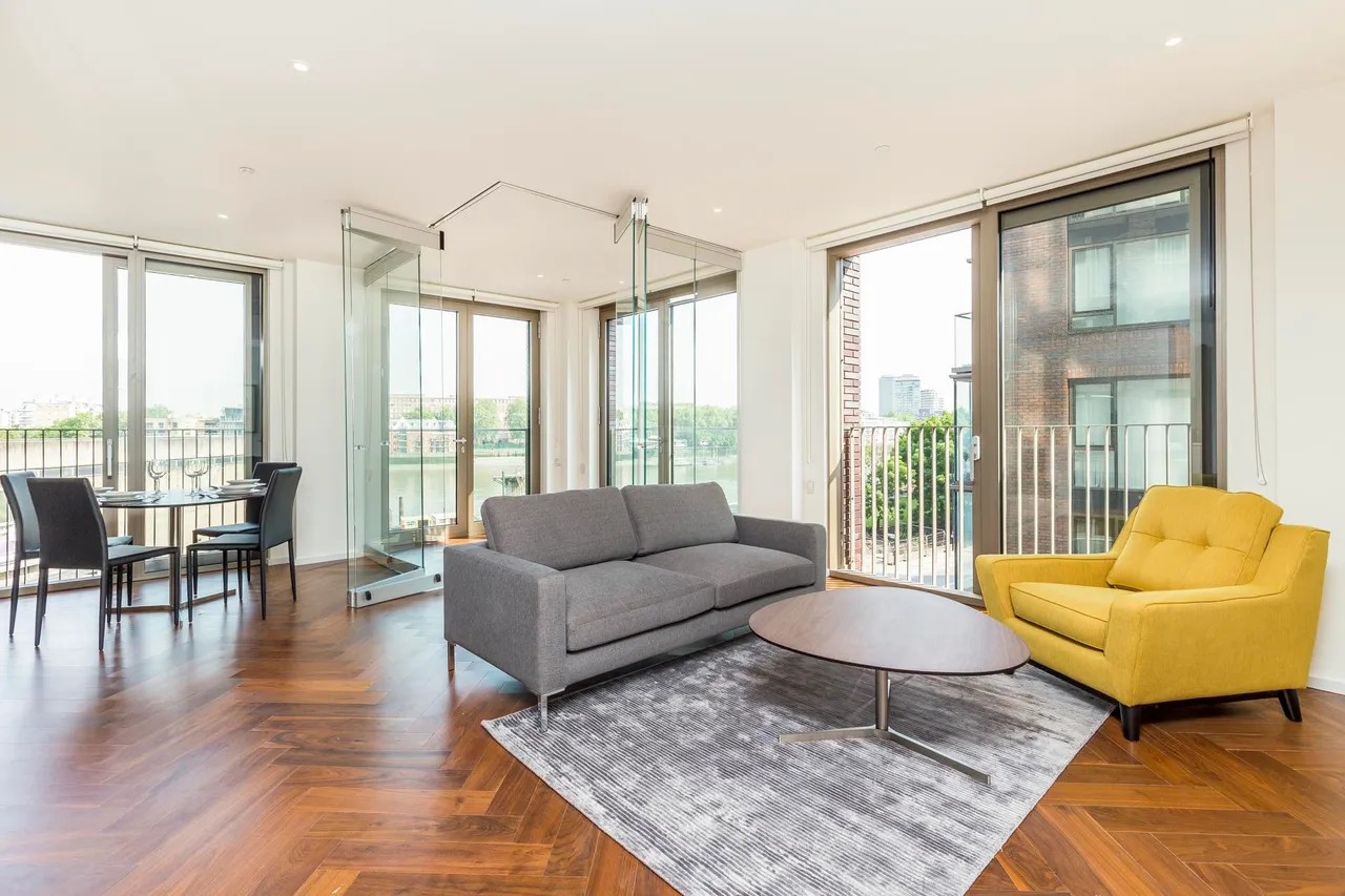 2 bed flat for sale, Embassy Gardens, London, SW11