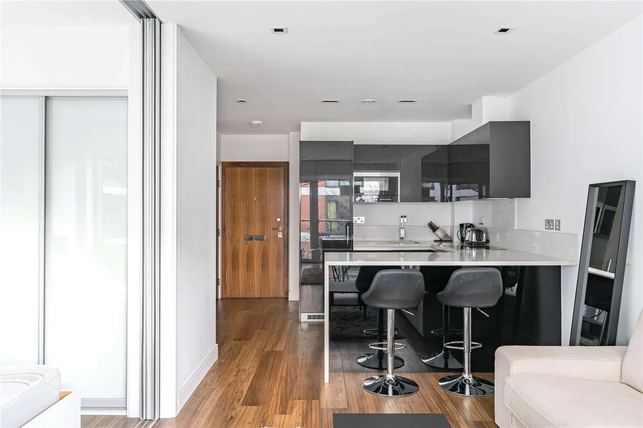 Longfield Avenue, London, W5 2BE, photo 5