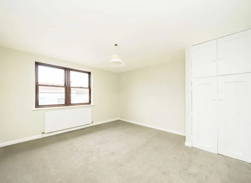 Station Road, Hampton, TW12, photo 3
