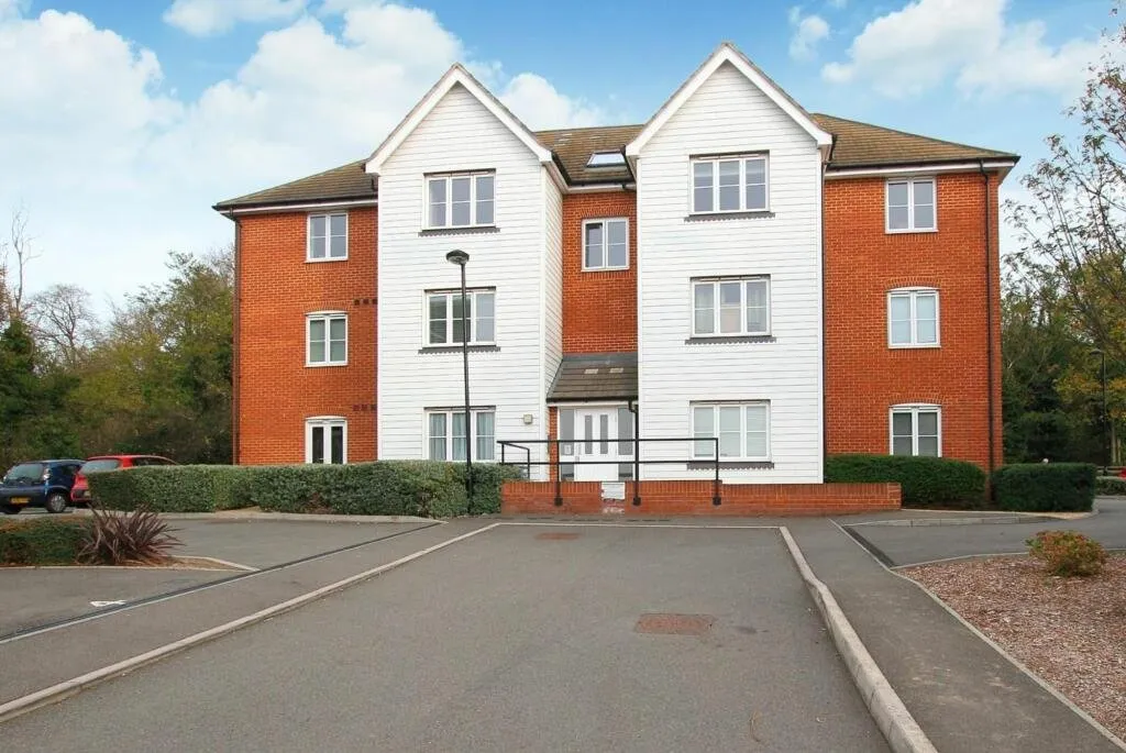 2 bed flat to rent, Ryder Court, The Links, CT6