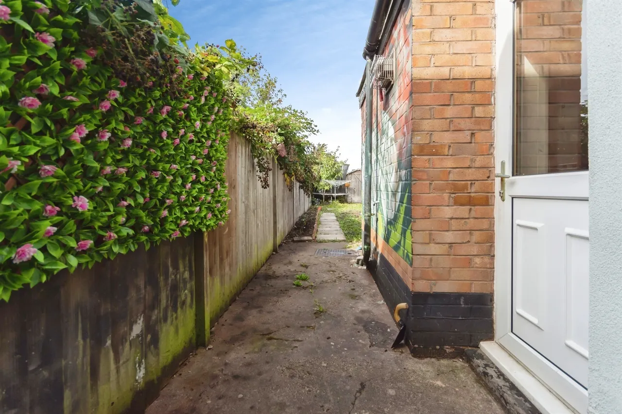 Manor Farm Road, Birmingham, B11, photo 5