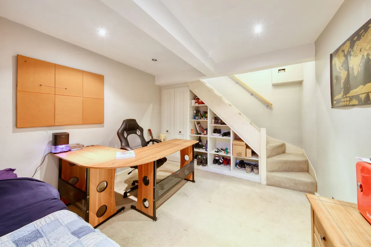 Park Road, Hampton Wick, KT1 4AY, photo 11
