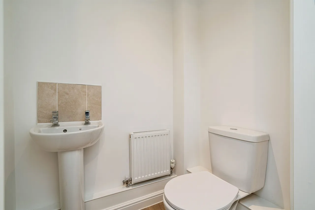 Wainscott Drive, Bradwell, NR31, photo 13