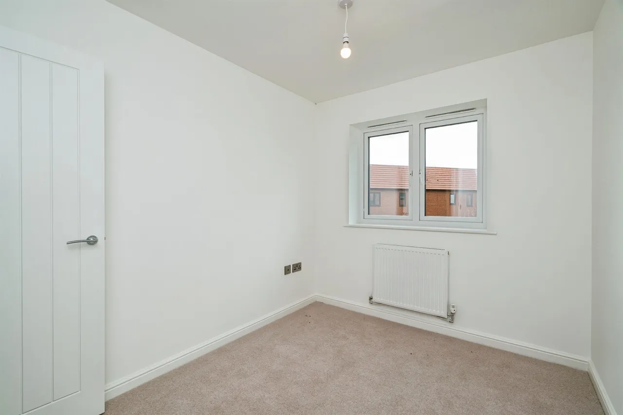 Wainscott Drive, Bradwell, NR31, photo 21