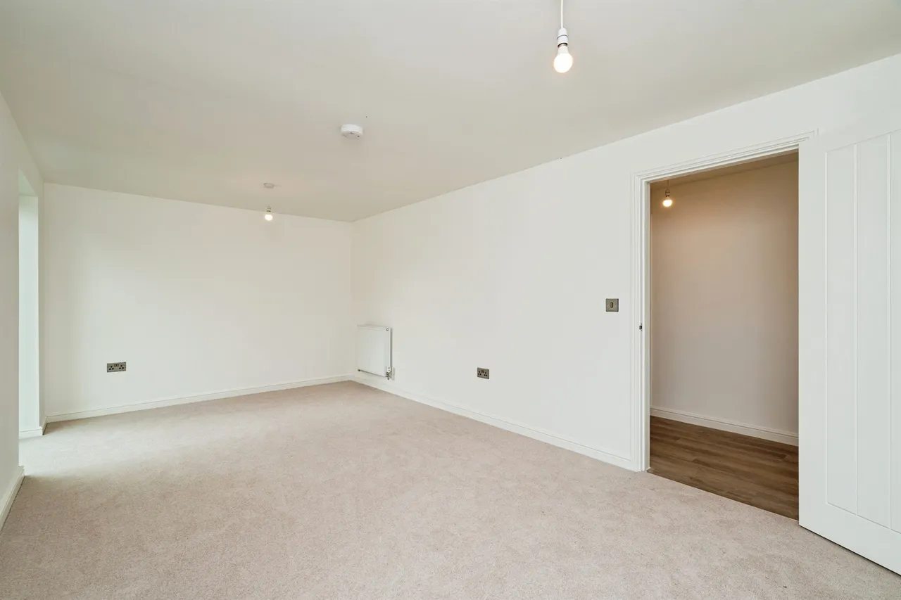 Wainscott Drive, Bradwell, NR31, photo 9