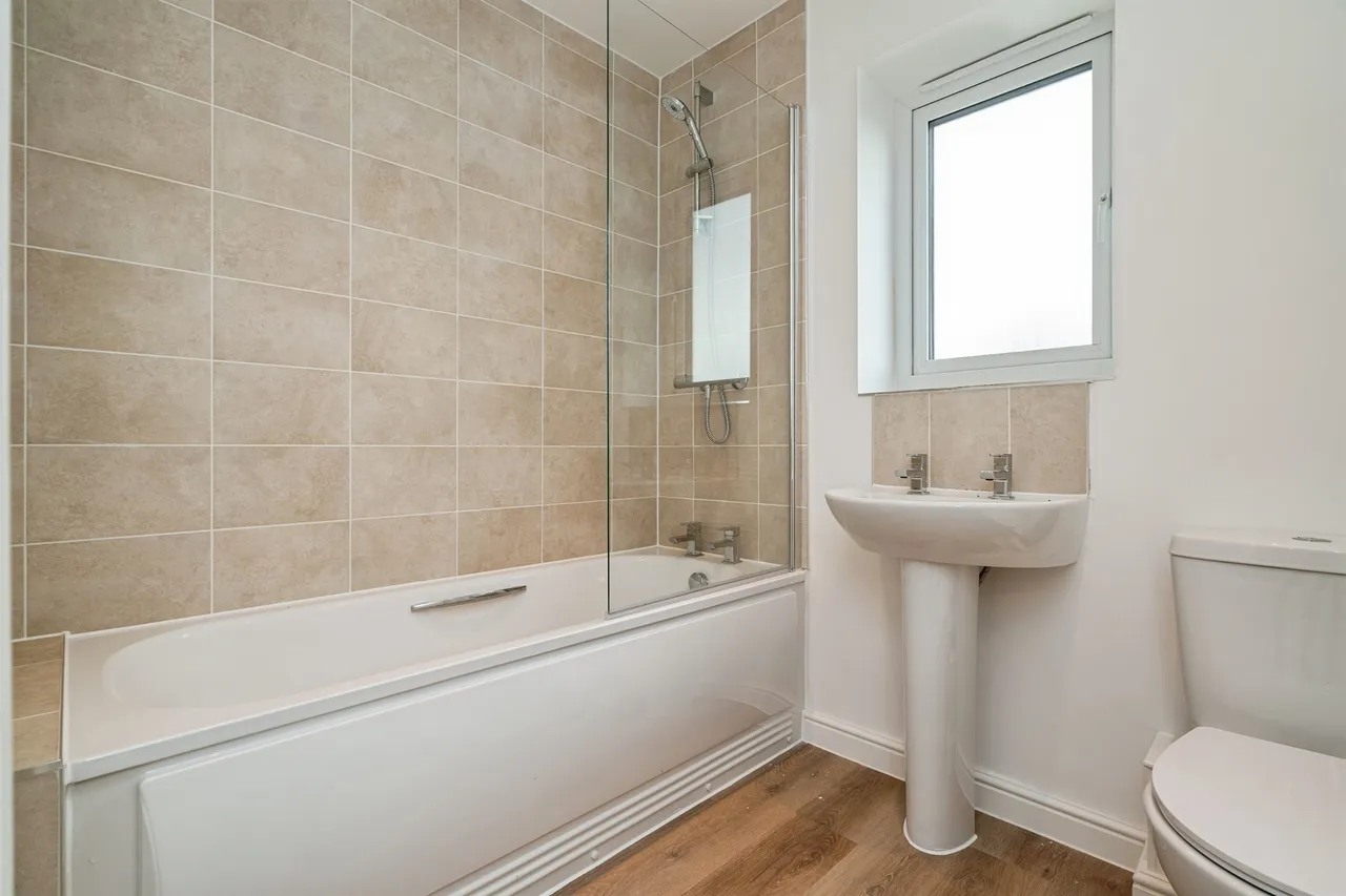 Wainscott Drive, Bradwell, NR31, photo 17