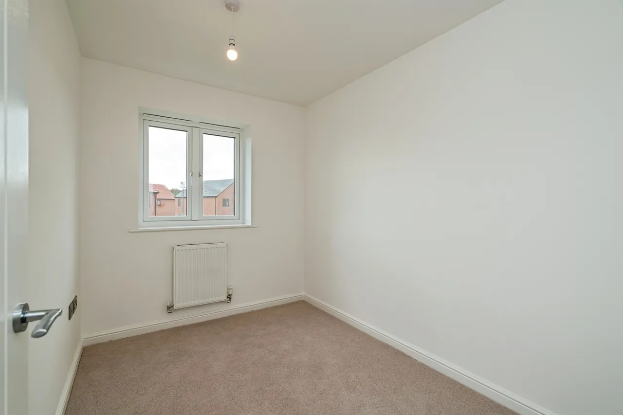 Wainscott Drive, Bradwell, NR31, photo 19