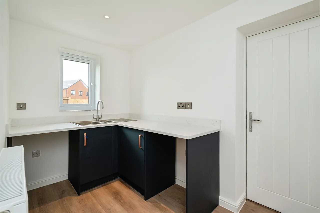 Wainscott Drive, Bradwell, NR31, photo 7