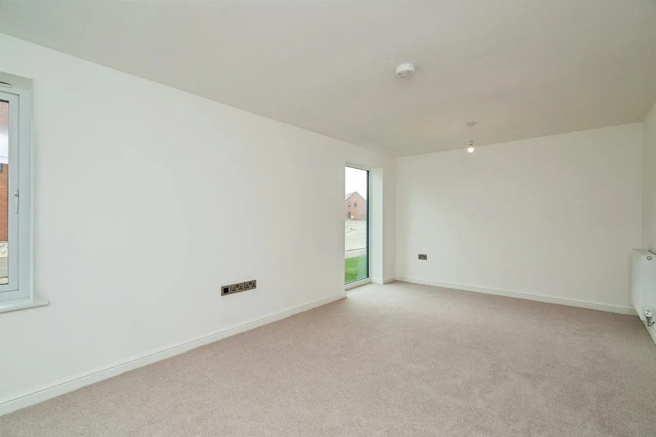 Wainscott Drive, Bradwell, NR31, photo 10