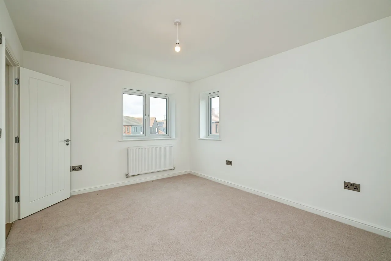 Wainscott Drive, Bradwell, NR31, photo 25