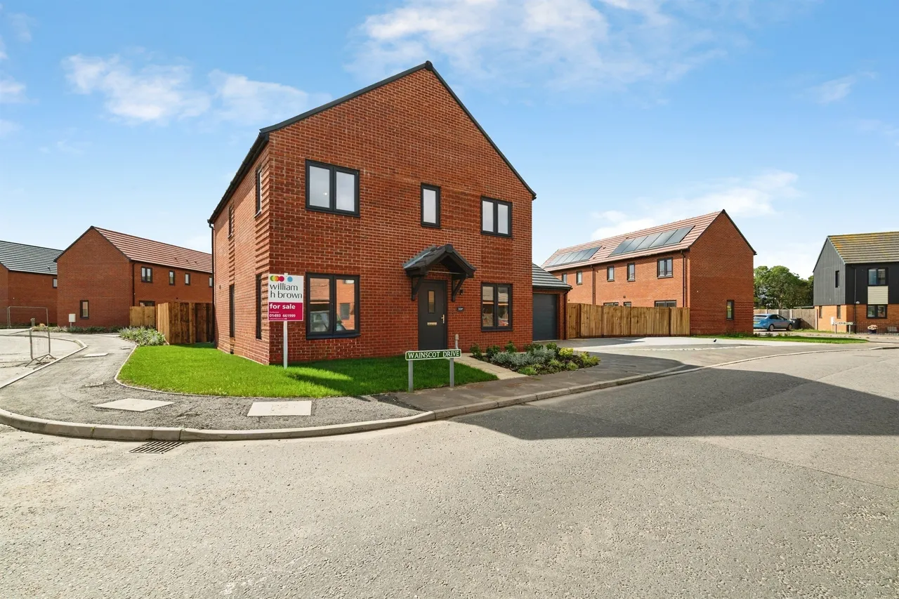 Wainscott Drive, Bradwell, NR31, photo 27