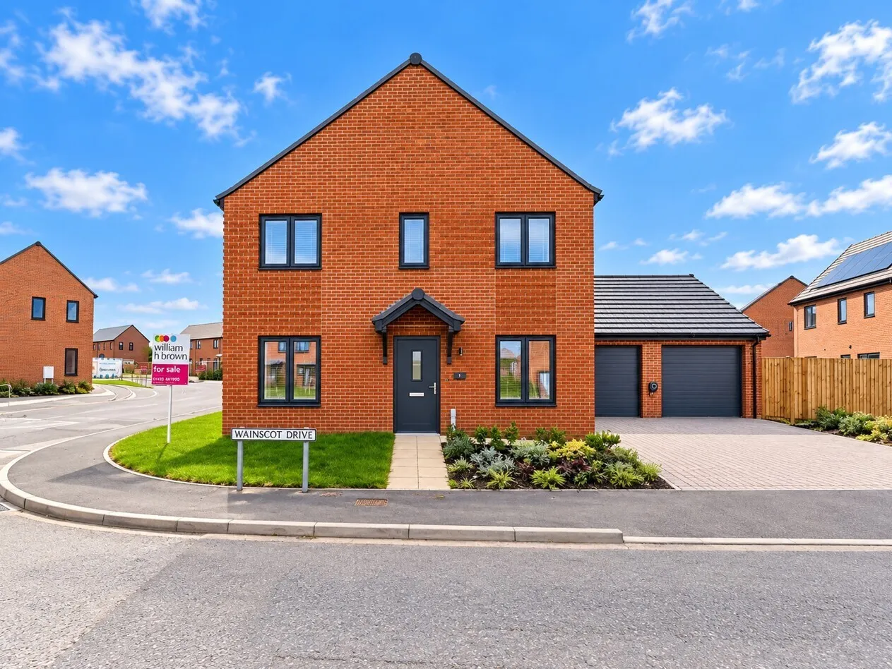 5 bed house for sale, Wainscott Drive, Bradwell, NR31